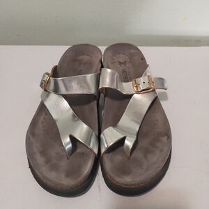 Mephisto Women's Helen Metallic Silver  Sandals size 8-1/2 (EUR 39)